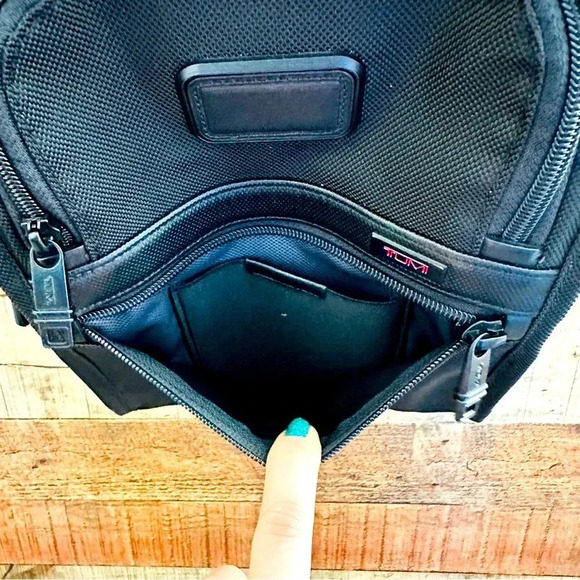 Tumi Alpha 2 FXT Black Organizer Travel Tote Shoulder Crossbody Bag - Picture 6 of 16